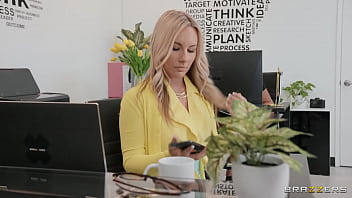 Ricky Johnson Caught Bunny Taking Sexy Selfies At The Office, Offered To Help & Fucks Her – Brazzers